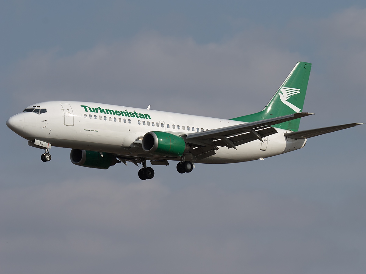 Turkmenistan Airlines - Boeing 737